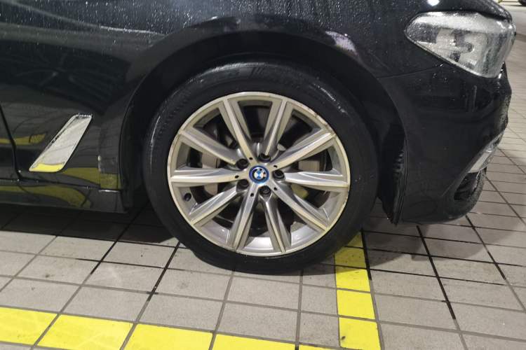 Used BMW 5 Series New Energy 2019 Updated Version 530Le Luxury Package Right Front Wheel Hub