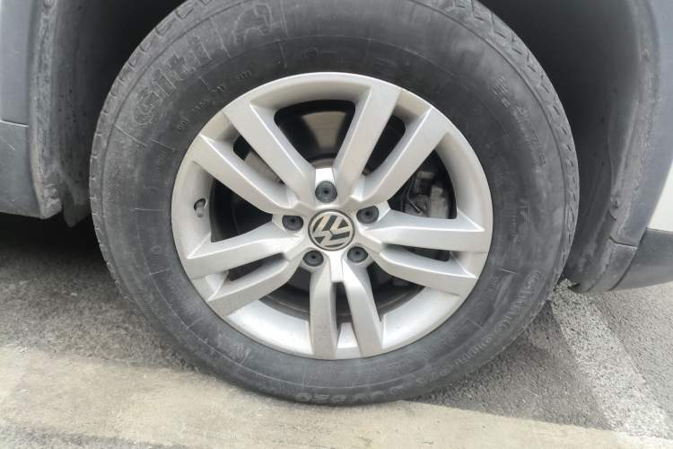 Used Volkswagen Tiguan 2015 1.8TSI Automatic Two-Wheel Drive Trend Edition Right Front Wheel Hub
