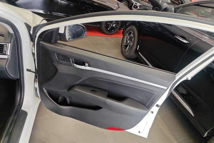 Used Hyundai Elantra (6th Generation / Lingdong) 2016 1.6L Automatic ZhiXuan – Elite Version Interior 5