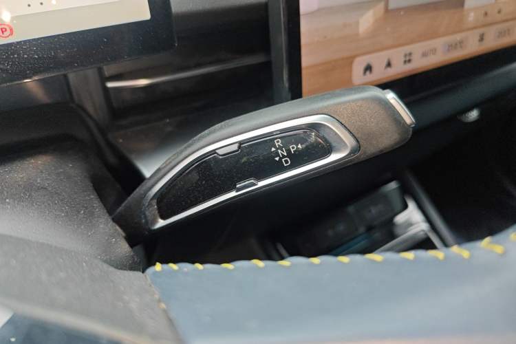 Used Geometry G6 2024 500KM Prestige Version Gear Lever