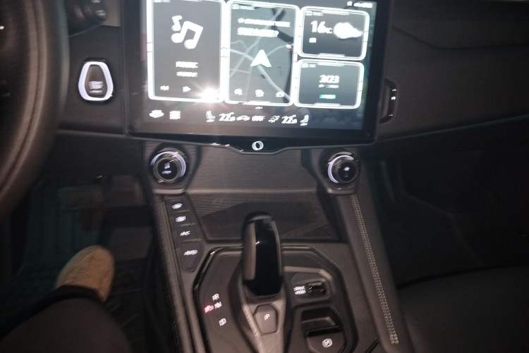 Used Lynk & Co 01 EM-P 2021 1.5TD PHEV Halo Audio And AC Panel