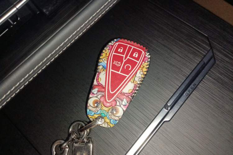 Used CHANGAN UNI-K 2024 2.0T Two-Wheel Drive YueShang Trim Vehicle Key