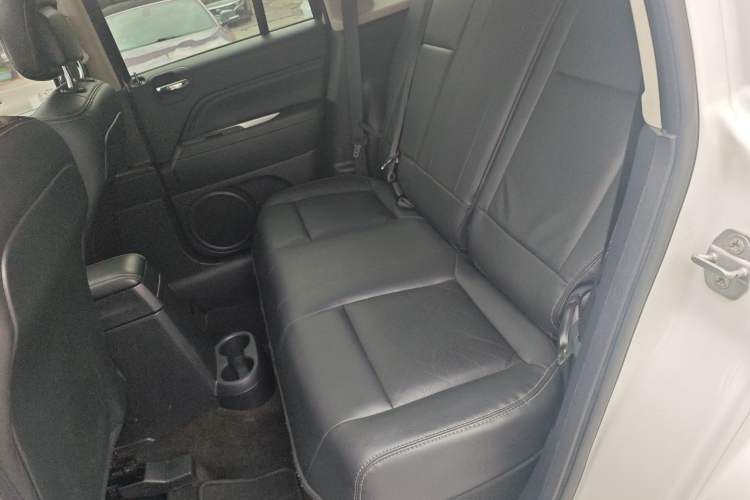 Used Jeep Compass 2015 2.0L Two-Wheel Drive Luxury Edition
