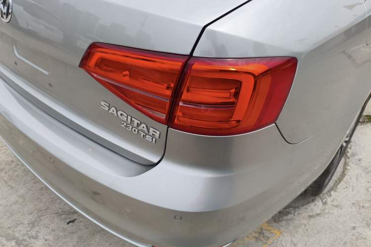 Used Volkswagen Sagitar 2017 230TSI Automatic Luxury Edition Right Rear Taillight