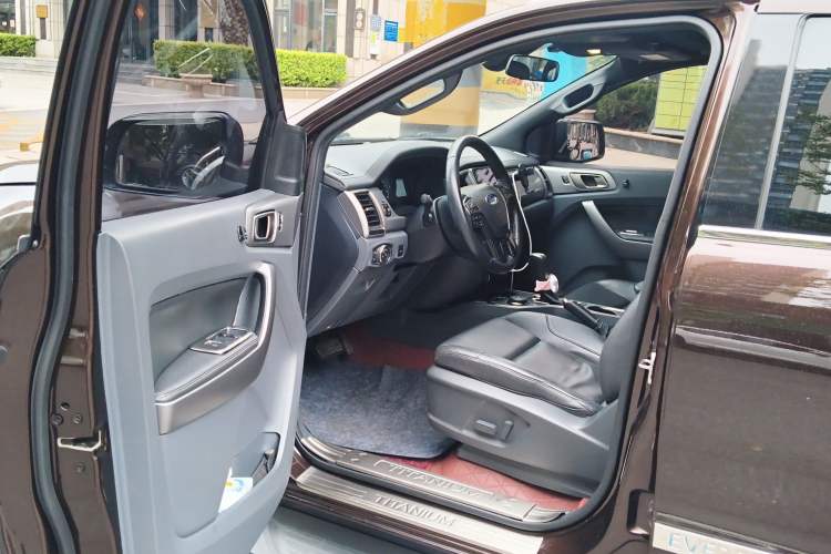 Used Ford Everest 2017 2.0T Gasoline Automatic 4x4 Luxury Edition 7 Seats
