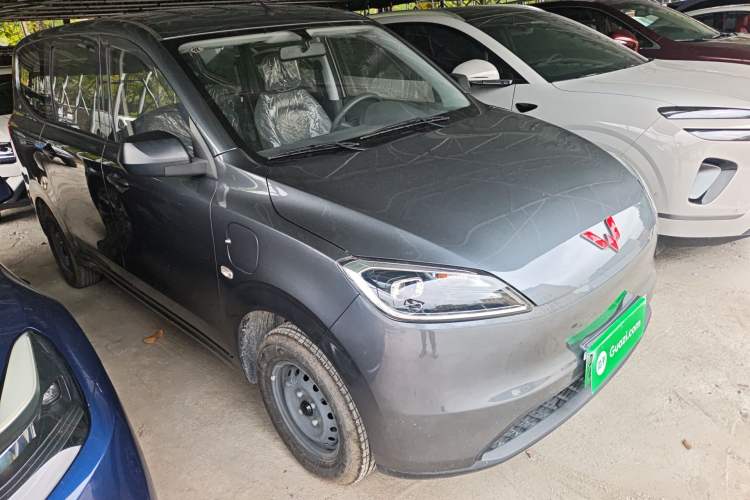 Used Wuling Hongguang New Energy 2024 All-Electric Model 300KM Practical Version Front Right 45 Deg