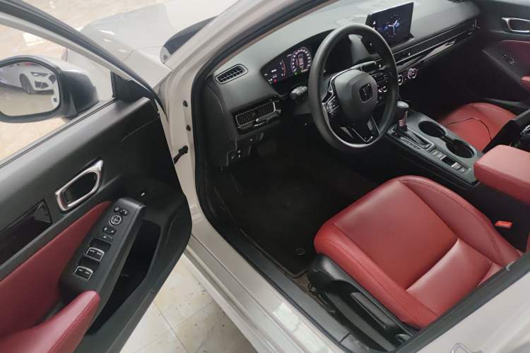 Used Honda Civic 2023 240TURBO CVT Dynamic · Center Stage Special Edition
