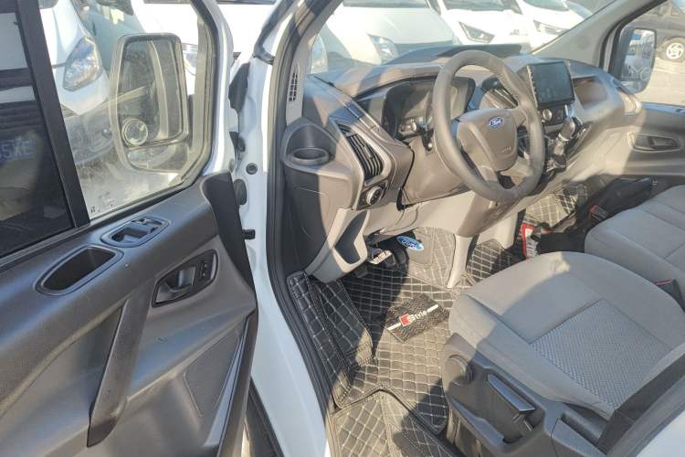 Used Ford Transit 2019 2.0T Diesel Multi-Purpose Commercial Vehicle Mid-Drive Mid-Roof 6-Seater China VI Standard
