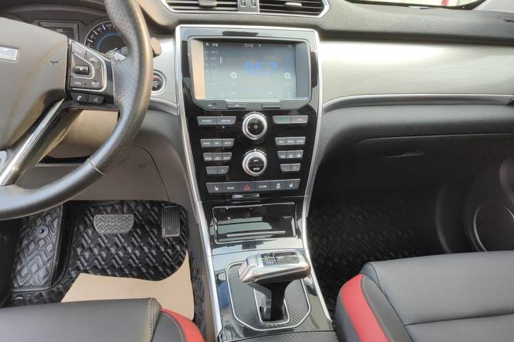 Used Haval H2 2018 Red-Label 1.5T Dual-Clutch Two-Wheel-Drive Luxury Model
