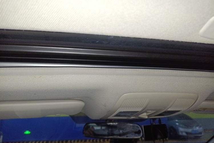 Used Mazda 3 Axela 2017 Hatchback 2.0L Automatic Luxury Model China VI Standard Headliner