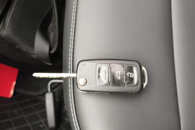 Used Volkswagen Gran Lavida 2015 1.6L Automatic Fashion Edition Interior 1