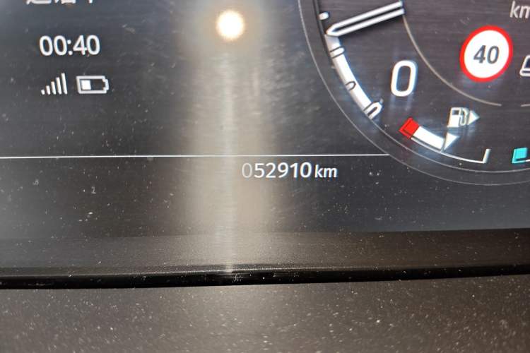 Used Land Rover Defender 2022 110 P400 X-DYNAMIC HSE Odometer Close Up