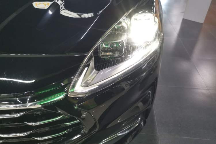 Used Ford Escape 2020 EcoBoost 245 Four-Wheel Drive Titanium Edition Left Front Headlight