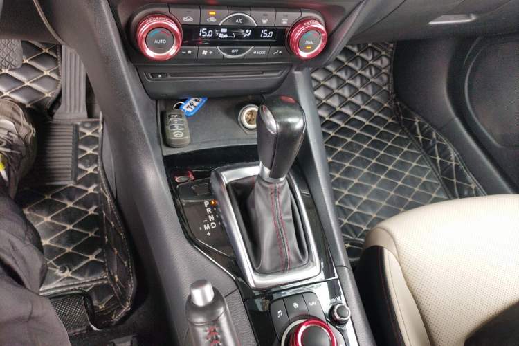 Used Mazda 3 Axela 2014 Sedan 2.0L Automatic Flagship Model