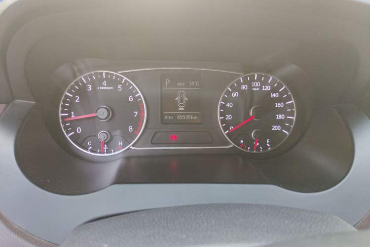 Used Land X7 2015 2.0T Panoramic Prestige Edition Odometer Close Up