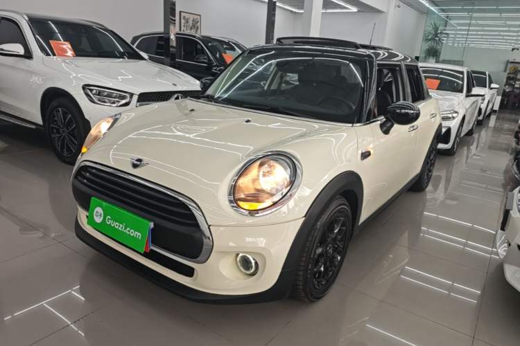 Used MINI 2019 1.5T ONE Five-Door Edition Front Left 45 Deg