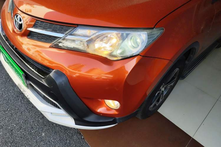 Used Toyota RAV4 2015 2.0L CVT Four-Wheel Drive New Edition