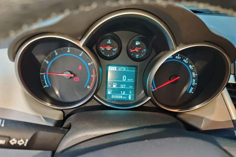 Used Chevrolet Cruze 2015 1.5L Classic SL MT Instrument Cluster