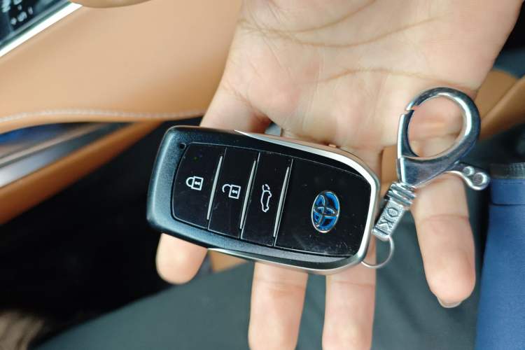 Used Toyota Venza 2022 Dual-Engine 2.5L CVT Two-Wheel Drive Prestige Edition