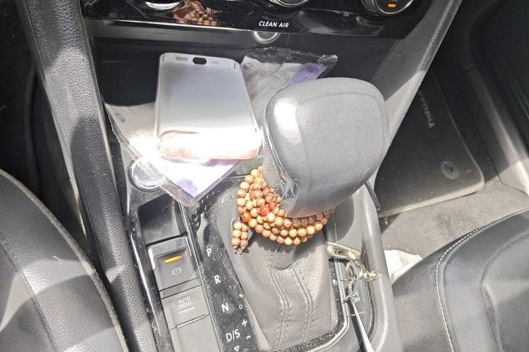 Used Volkswagen Tiguan L 2017 330TSI Automatic Two-Wheel Drive Luxury Edition Gear Lever