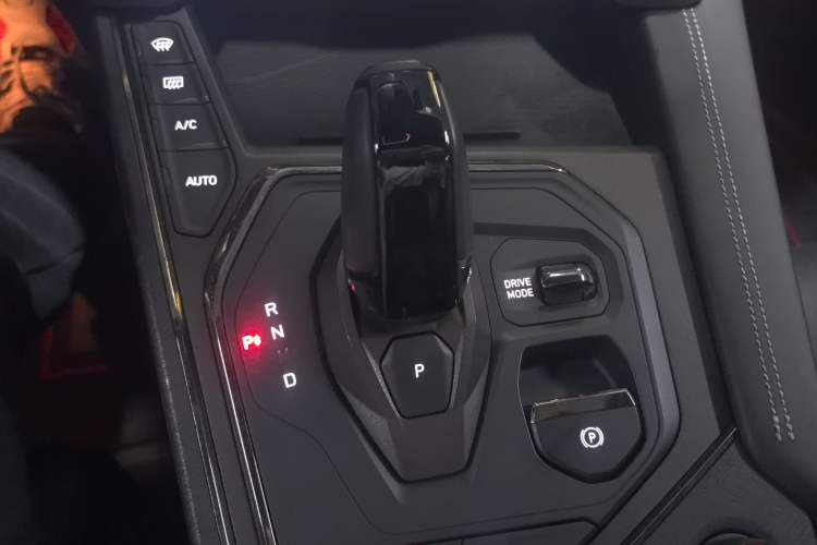 Used Lynk & Co 01 EM-P 2021 1.5TD PHEV Halo Gear Lever