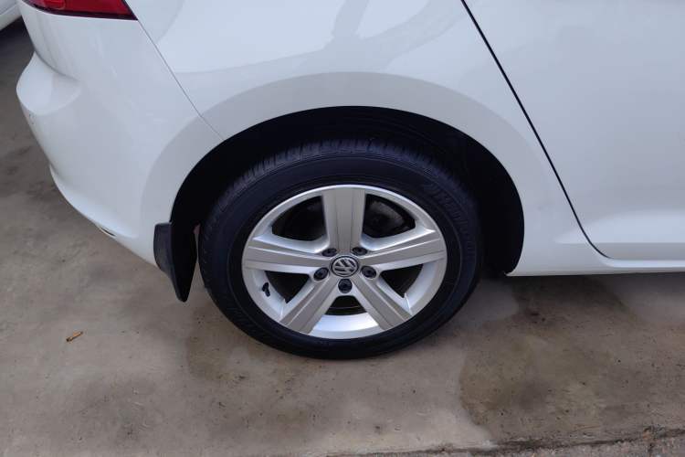 Used Volkswagen Golf 2016 230TSI Automatic Comfort Version
