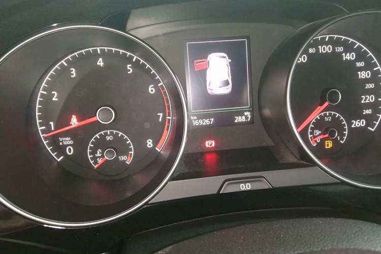 Used Volkswagen Golf 2015 1.4TSI Sportsvan Odometer Close Up