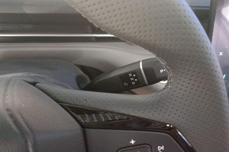 Used CHANGAN Eado PHEV 2025 Smart New Blue Whale 145KM Battleship Edition Gear Lever