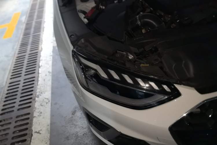 Used Audi A4L 2024 40 TFSI Fashion Dynamic Model Right Front Headlight