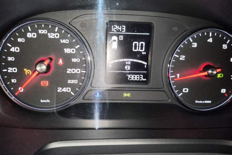 Used Roewe RX5 2018 20T Two-Wheel Drive Manual Flagship Edition Odometer Close Up