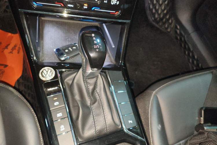 Used Volkswagen Passat 2023 Revised 330TSI Elite Edition Gear Lever
