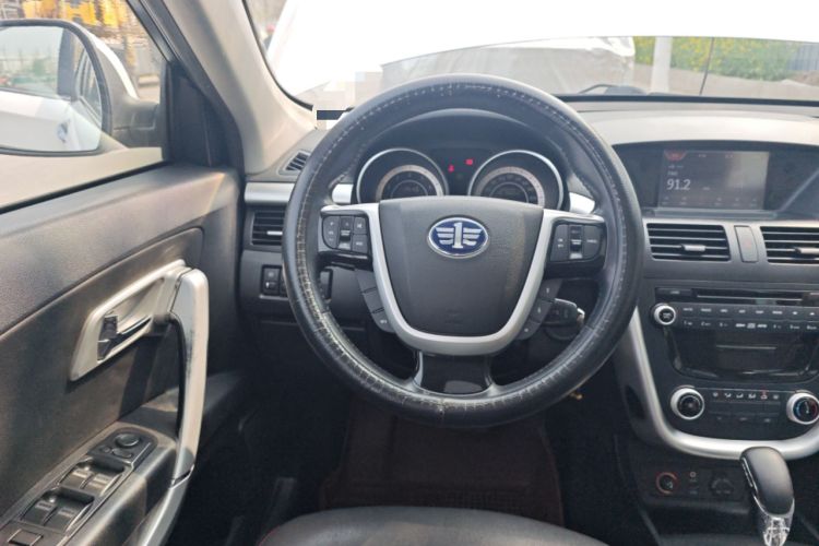 Used Bestune X80 2013 2.0L automatic comfort version
