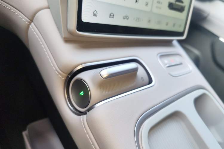 Used Nio EC6 2024 75 kWh Gear Lever