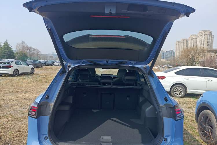 Used Volkswagen Tiguan L 2024 PRO 380TSI Four-Wheel Drive R-Line Prestige Edition Trunk