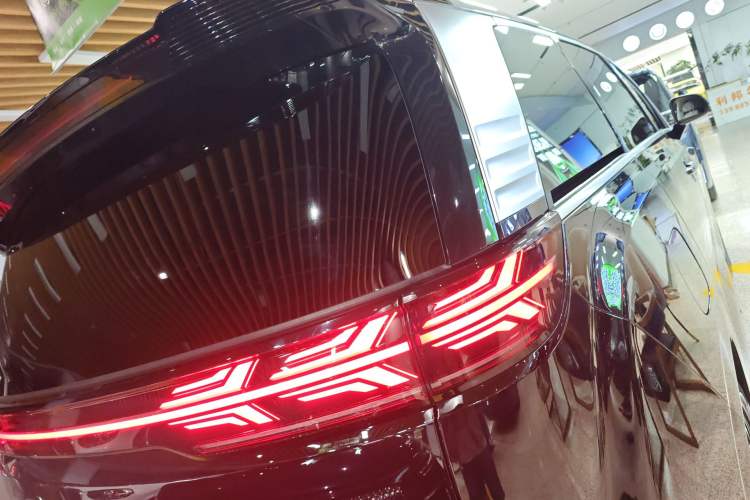 Used Denza D9 2025 DM-i Smart Drive 1020 Four-Wheel Drive Premium Model Exterior 1