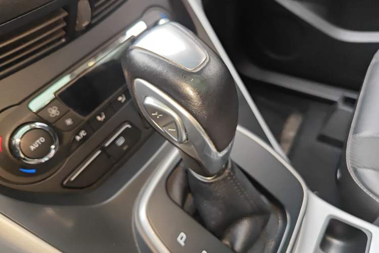 Used Ford Kuga 2013 1.6L GTDi Two-Wheel-Drive Trend Model