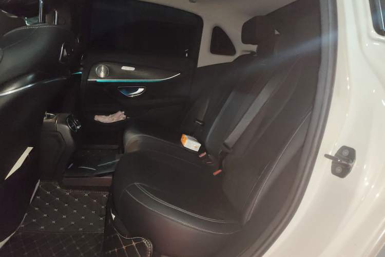 Used Mercedes-Benz E-Class 2019 E 300 L Sporty and Stylish Model