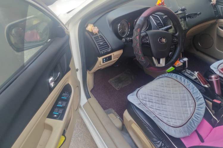 Used Bestune B50 2013 1.6L automatic luxury version Driver Seat