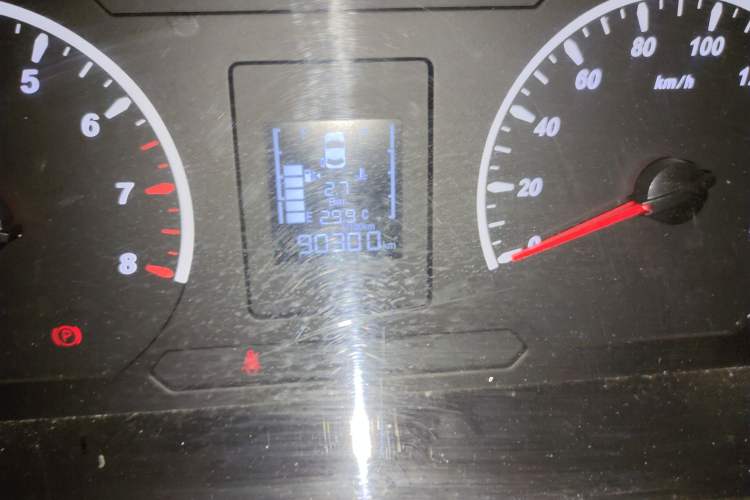 Used FORTHING Lingzhi 2022 M5L 2.0L Utility Model 7 Seats Odometer Close Up