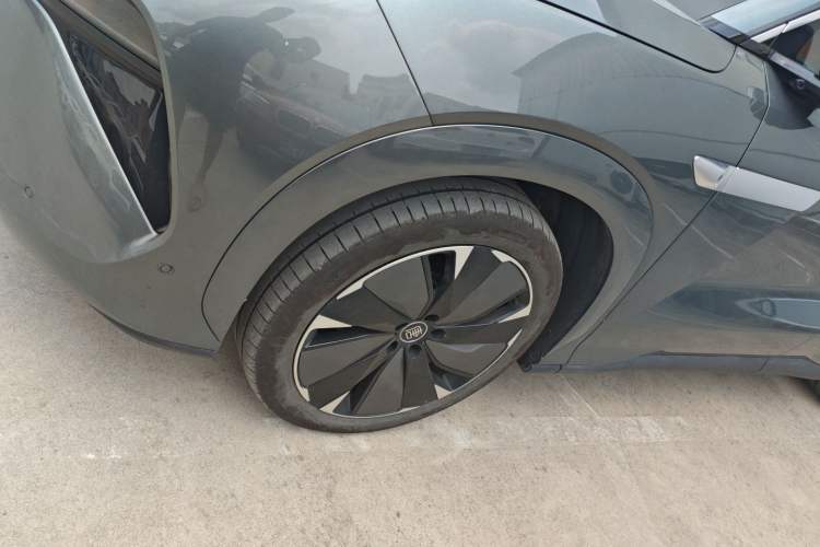 Used BYD Tang L 2025 DM 175KM Drone Player Edition Left Front Wheel Hub