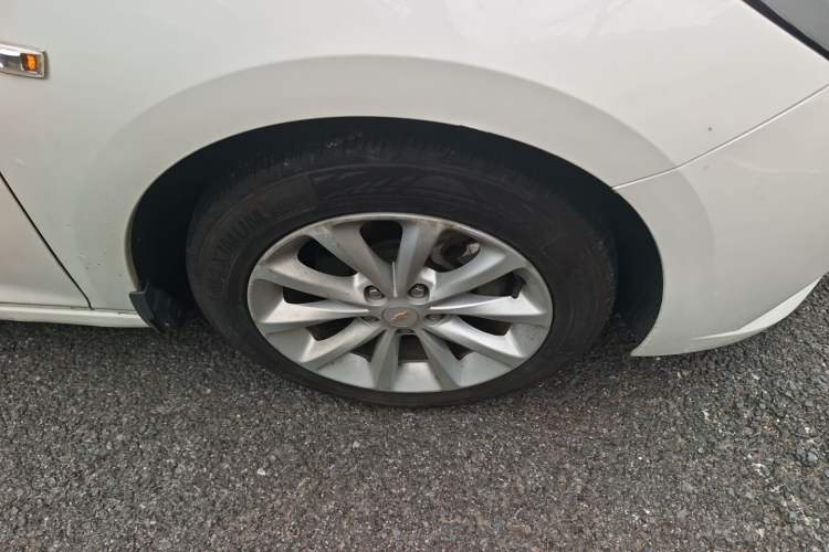 Used Chevrolet Cruze 2018 320 Automatic Pioneer Sunroof Edition Right Front Wheel Hub