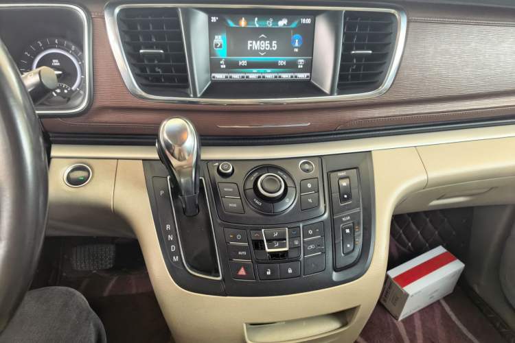 Used Buick GL8 2017 25S Luxury Version China V Standard Audio And AC Panel