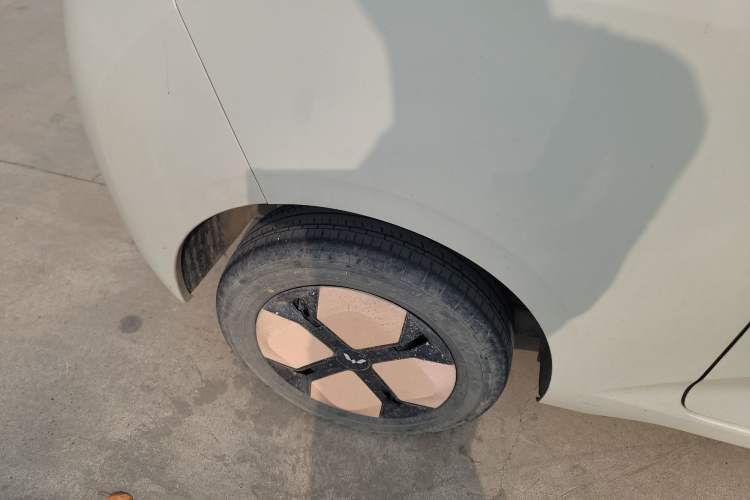 Used Wuling Hongguang MINIEV 2024 3rd Generation 215km Advanced Version Right Rear Wheel Hub