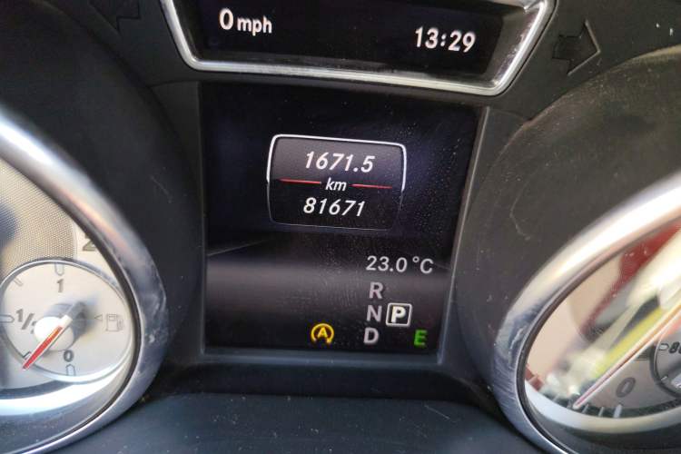 Used Mercedes-Benz GLA 2015 GLA 200 Sport Edition Odometer Close Up