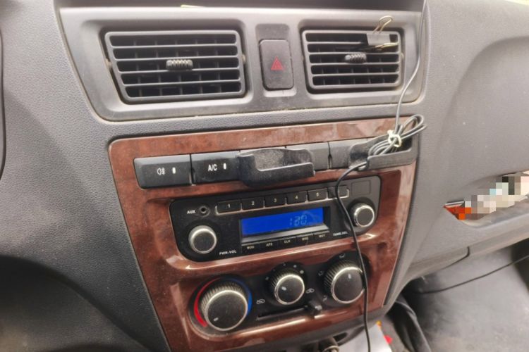 Used CHANGAN KAICHENG Ruixing M60 2019 1.5L Standard Version China VI Emission Standard 5/6 Seats DAM15KR Audio And AC Panel