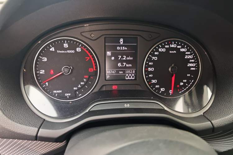 Used Audi Q2L 2020 35 TFSI Fashionable and Elegant Model Odometer Close Up