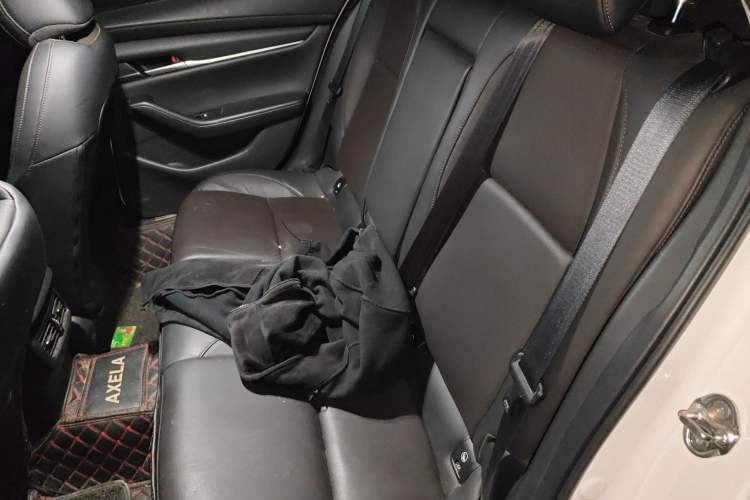 Used Mazda Mazda 3 Axela 2021 1.5L Automatic Luxury Version