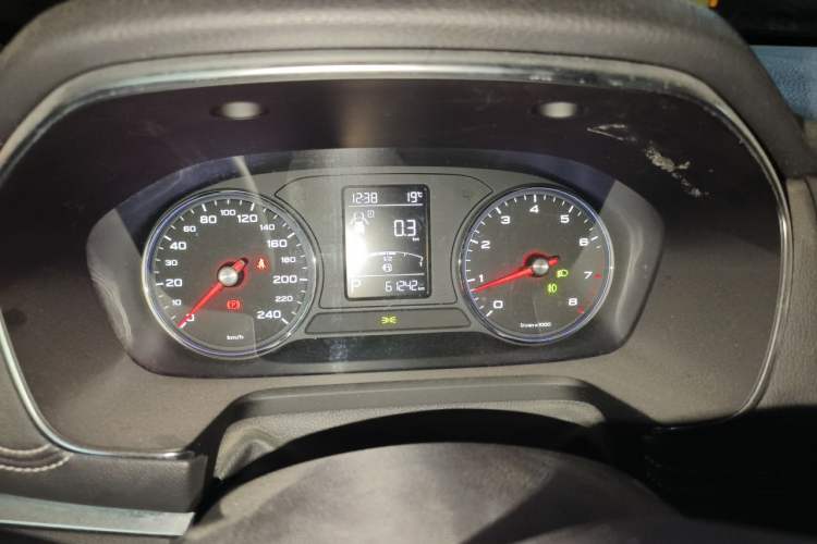 Used Roewe RX5 2016 20T Two-Wheel Drive Automatic Internet Smart Edition
