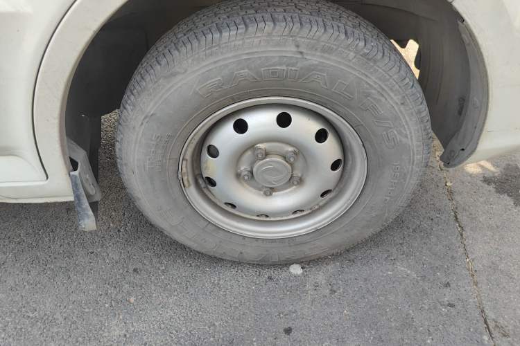Used Dongfeng Yufeng EM26 2023 Standard Edition 41.472 kWh Henan Lithium Power Right Front Wheel Hub