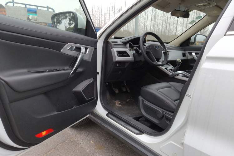 Used Geely Auto Emgrand X7 Sport 2016 2.0L Manual ZhiShang Version
